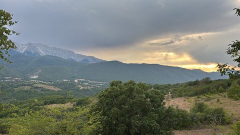 Luce del tramonto sulle montagne, verso il Sirente
